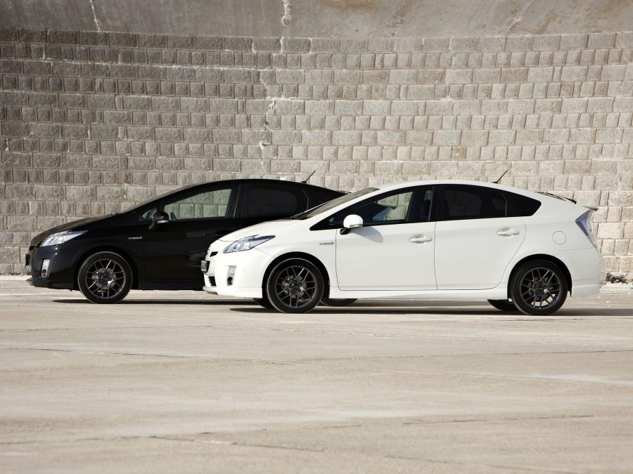  Toyota Prius 10th Anniversary 2010 года  (фото 10 из 22)